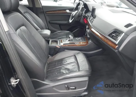 2018 Audi Q5 2.0T Premium/2.0T Tech Premium z USA, uszkodzony, nr VIN WA1ANAFY8J2115244